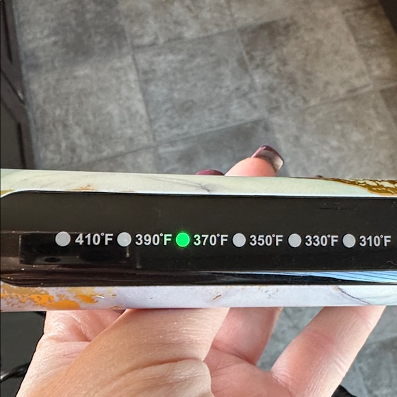 MUST GO MOVING SALE- TODAY ONLY 👱‍♀️ CHI Flat Iron straightener - Picture 8 of 8